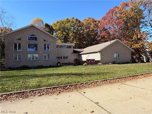 448 Hillcrest Dr Ne, New Philadelphia, OH, 44663-2765 | Card Image