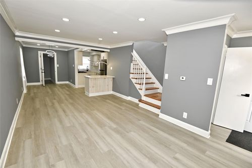 21928 141st Rd, Springfield Gardens, NY, 11413-2909 | Card Image