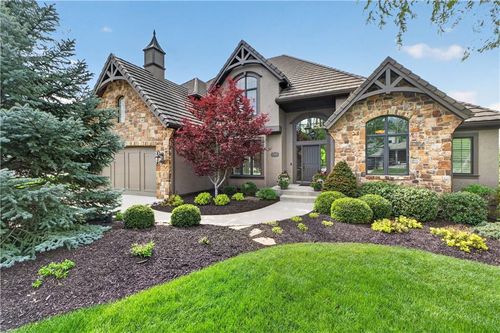 15320 Larsen St, Overland Park, KS, 66221-6805 | Card Image