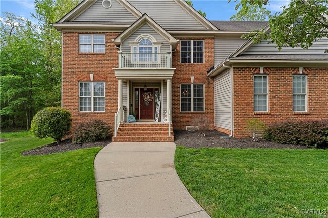 Georgian-style home with a front lawn and brick siding | Image 47