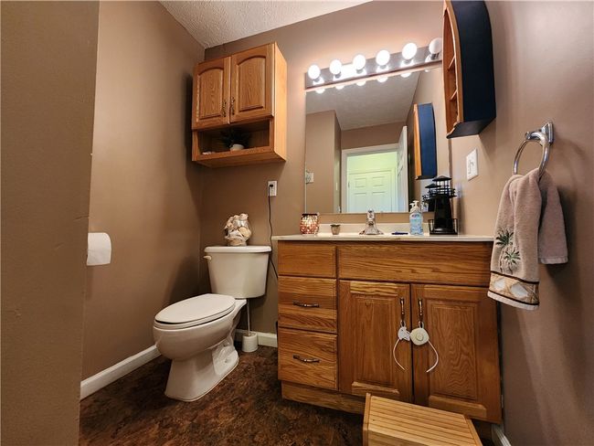 Main Level 1/2 Bath | Image 17