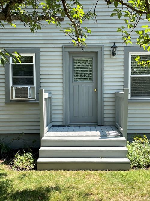 31 Stockholm St, Bellingham, MA, 02019-2320 | Card Image