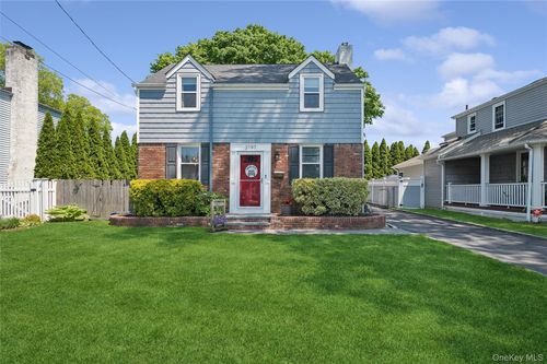 2197 Pine St, Wantagh, NY, 11793-4115 | Card Image