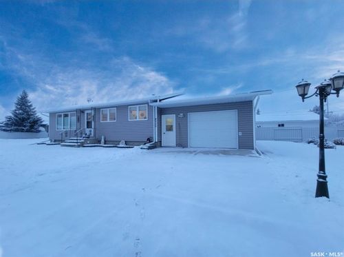 4920 Express Ave, Macklin, SK, S0L | Card Image