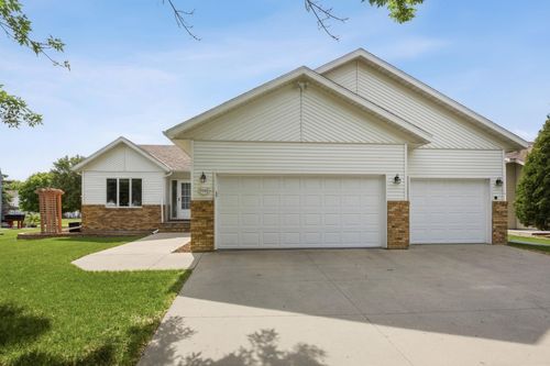 2901 32nd St S, Fargo, ND, 58103-7863 | Card Image