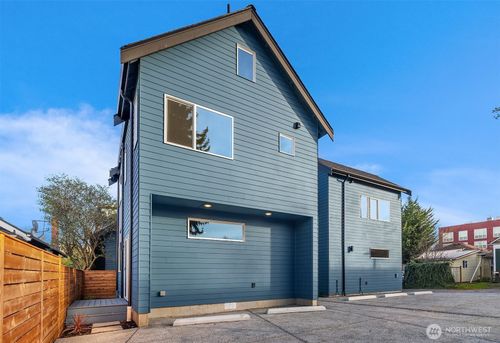 1415 Martin Luther King Jr Way, Seattle, WA, 98122-3127 | Card Image