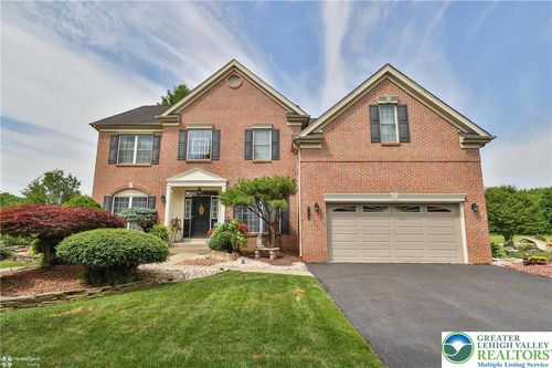 5331 Greenbriar Dr, Bethlehem, PA, 18017-9207 | Card Image