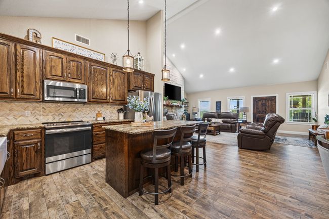 136 N Bronco Ct, House other with 4 bedrooms, 4 bathrooms and null parking in Springtown TX | Image 6