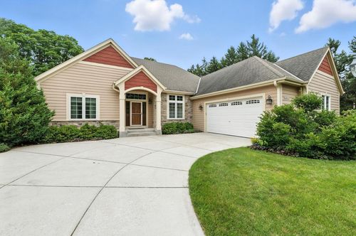 W238N7214 Michele Lane, Sussex, WI, 53089 | Card Image