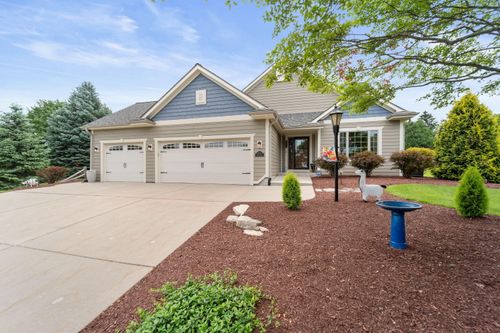 10317259 Pinewood Ct, Germantown, WI, 53022-4688 | Card Image