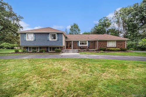 30130 Marimoor St, Beverly Hills, MI, 48025-5010 | Card Image