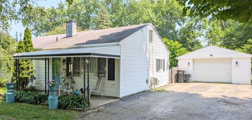 6085 Westdale Dr, Grand Blanc, MI, 48439-8530 | Card Image