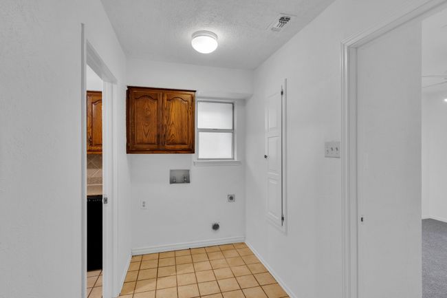 Laundry room with baseboards, hookup for a washing machine, a textured ceiling, and hookup for an electric dryer | Image 16