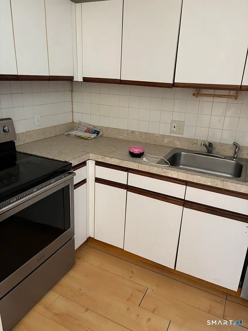 17-17 Burgundy Hill Ln, Middletown, CT, 06457-6328 | Card Image