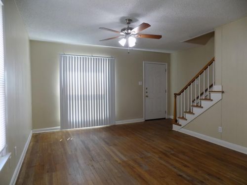 330 W Avenue C, San Angelo, TX, 76903-6817 | Card Image