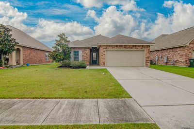 42640 Baystone Ave, House other with 3 bedrooms, 2 bathrooms and null parking in Prairieville LA | Image 2