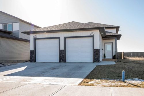 9067 80 Avenue, Home with 5 bedrooms, 2 bathrooms and 4 parking in Grande Prairie AB | Card Image