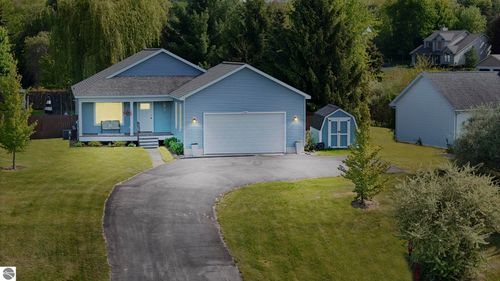930 Cherry Ridge Dr, Traverse City, MI, 49696-8392 | Card Image