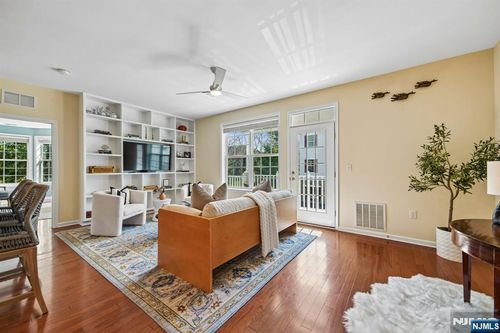 4 Quarry Dr, Woodland Park, NJ, 07424-4207 | Card Image