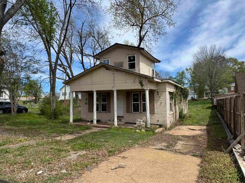 311 W Court Ave, Selmer, TN, 38375-2013 | Card Image