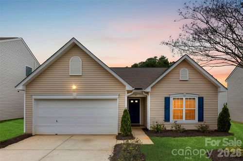 727 Almora Dr, Charlotte, NC, 28216-3068 | Card Image