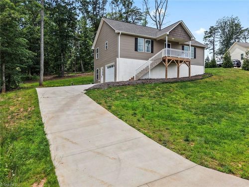836 Falling Creek Ct, Rural Hall, NC, 27045-9027 | Card Image