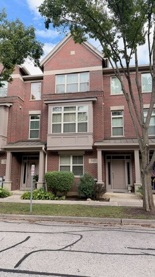 717 Keystone Ln, Vernon Hills, IL, 60061-2351 | Card Image