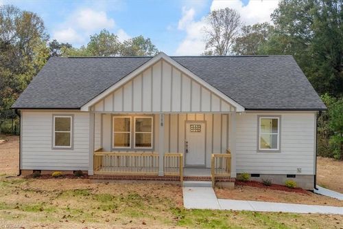118 Aspen St, Yadkinville, NC, 27055-5163 | Card Image