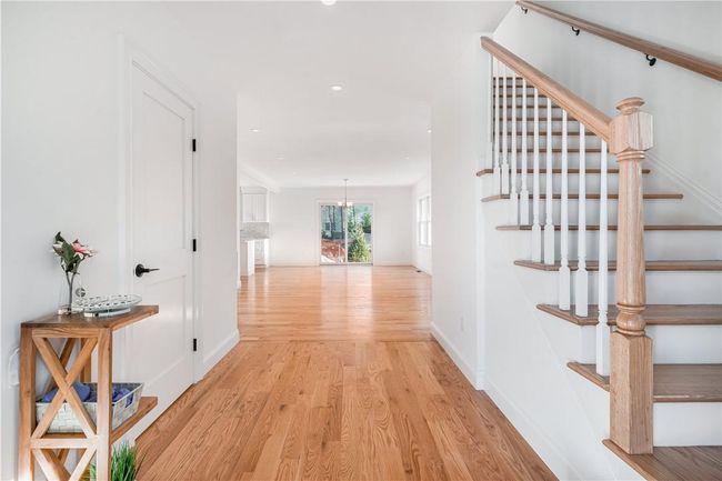 Unit #2: Right side, entrance. | Image 18