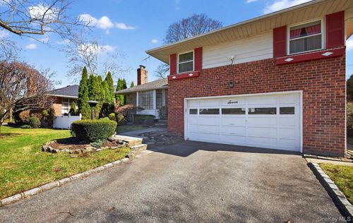 7 Carling Dr, New Hyde Park, NY, 11040-3720 | Card Image