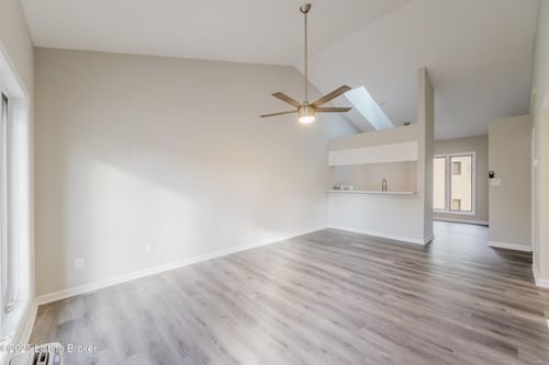 412 Ledgeview Park Dr, Louisville, KY, 40206-2879 | Card Image