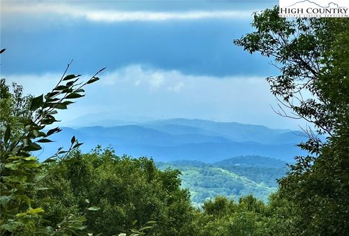 11 Foxcrest Ln, Banner Elk, NC, 28604 | Card Image