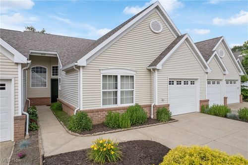 2812 Stratford Cir, Akron, OH, 44312-5900 | Card Image