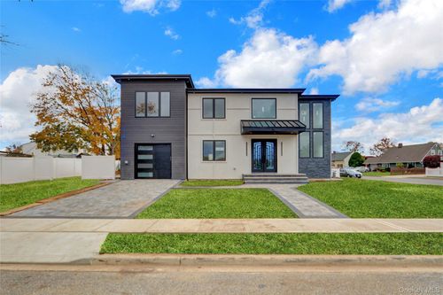 1 Gleaner Ln, Levittown, NY, 11756-5107 | Card Image