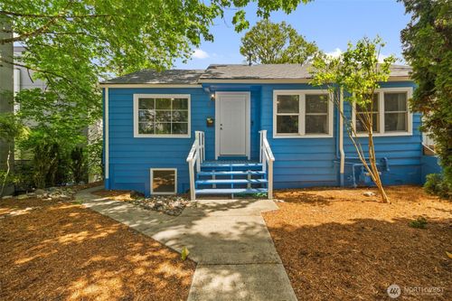 1704 27th Ave, Seattle, WA, 98122-3118 | Card Image