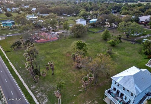 1504 Beach Blvd, Biloxi, MS, 39530-4706 | Card Image