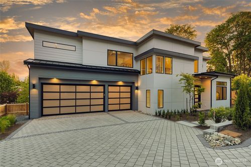 10204 Ne 43rd St, Kirkland, WA, 98033-7916 | Card Image