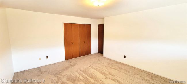 APT-221 - 20870 Wildwood Dr, Condo with 2 bedrooms, 1 bathrooms and null parking in Harper Woods MI | Image 12