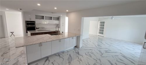 5200 West Blvd, Naples, FL, 34103-2848 | Card Image