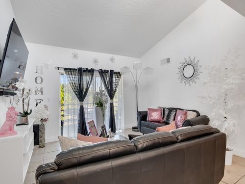 209-1555 14th Ave, Vero Beach, FL, 32960-3678 | Card Image