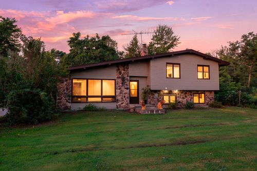 32350 Cedar Crest Trl Ne, North Branch, MN, 55056-6531 | Card Image