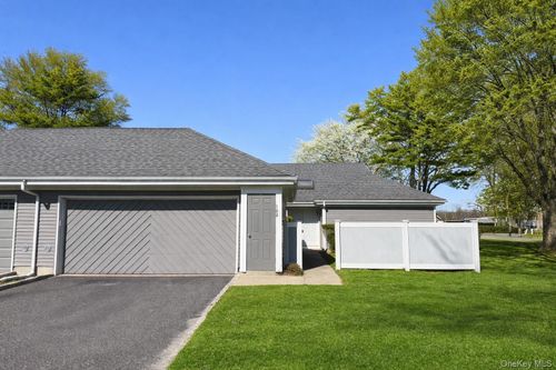 188 River Dr, Moriches, NY, 11955-1716 | Card Image