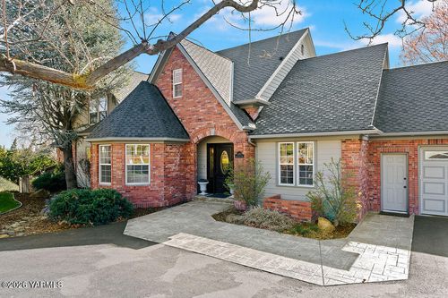 6810 Ravens Gate Way, YAKIMA, WA, 98908-2135 | Card Image
