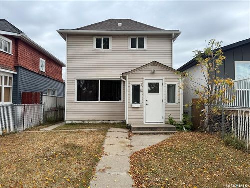318 Av H S, Saskatoon, SK, S7M1W3 | Card Image