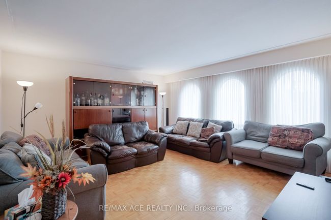 28 Wilkins Dr, House other with 6 bedrooms, 3 bathrooms and 4 parking in Kitchener ON | Image 9