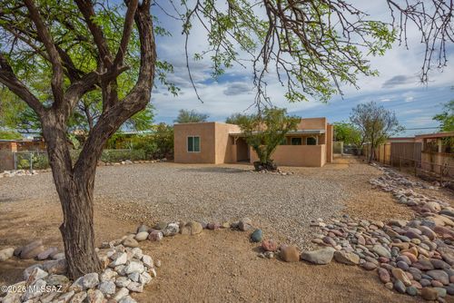 216 E Waverly St, Tucson, AZ, 85705-8987 | Card Image