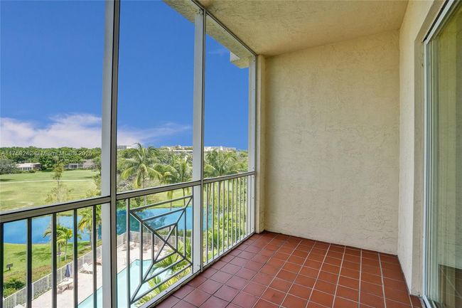 APT-501 - 3500 Oaks Clubhouse Dr, Condo with 3 bedrooms, 2 bathrooms and null parking in Pompano Beach FL | Image 46