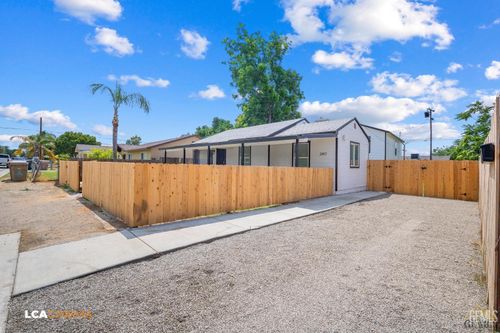2417 Kentucky St, Bakersfield, CA, 93305 | Card Image