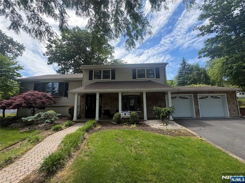 31 Clinton Ln, Wayne, NJ, 07470-3828 | Card Image