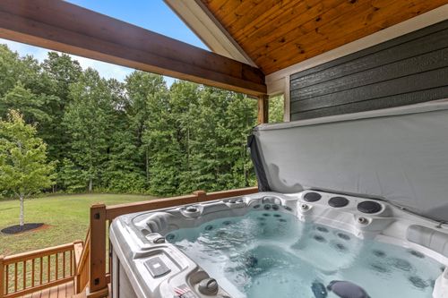 636 Raulston Falls Rd, Jasper, TN, 37347-3226 | Card Image